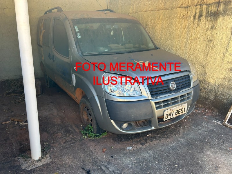 Doblo Essence 1.8, cor cinza