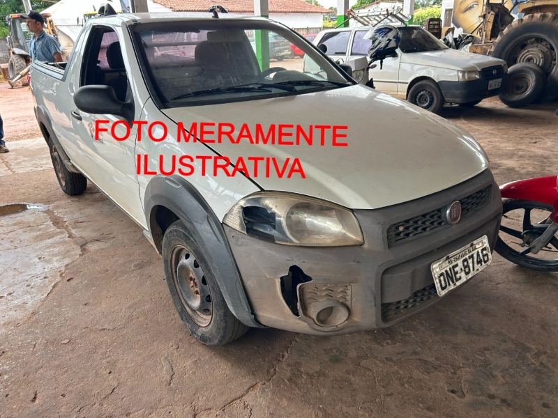 Veículo Fiat Strada Fiat Strada Working 2013/2014 Branca 2014 em leilão