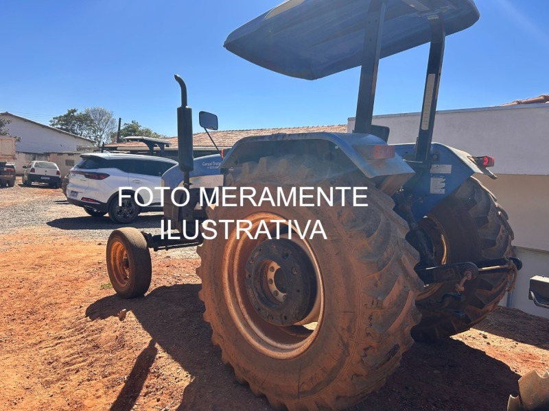 Trator New Holland TT4030 Série HCCZ4030VFCG38179