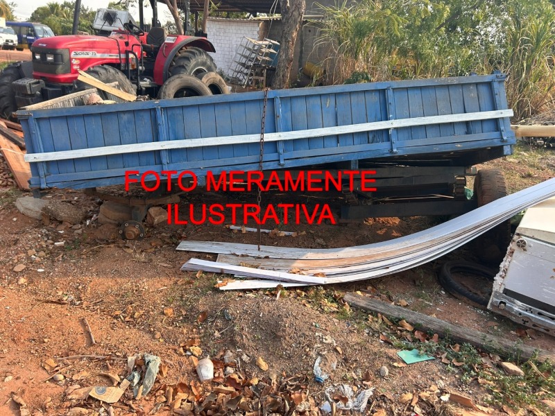 CARRETINHA DE TRATOR AZUL